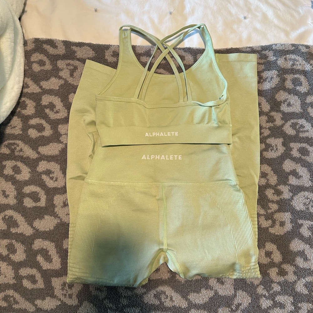 Alphalete sets - Picture 3 of 3
